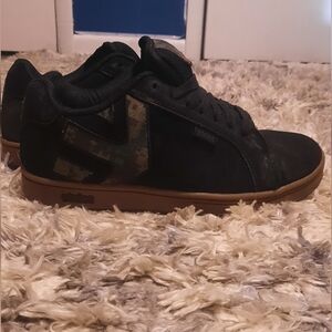 Etnies Skate shoes camo size 7